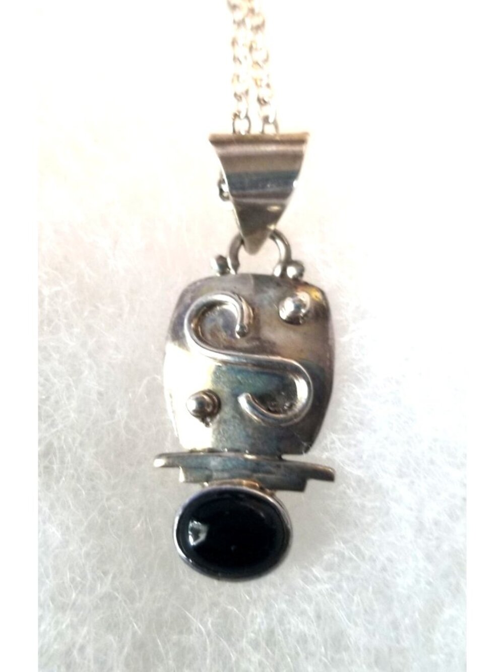 Necklace Silver Onyx Triangle  6.5  gr 32.5 ct  4 cm  x  3 cm  16" chain Onyx